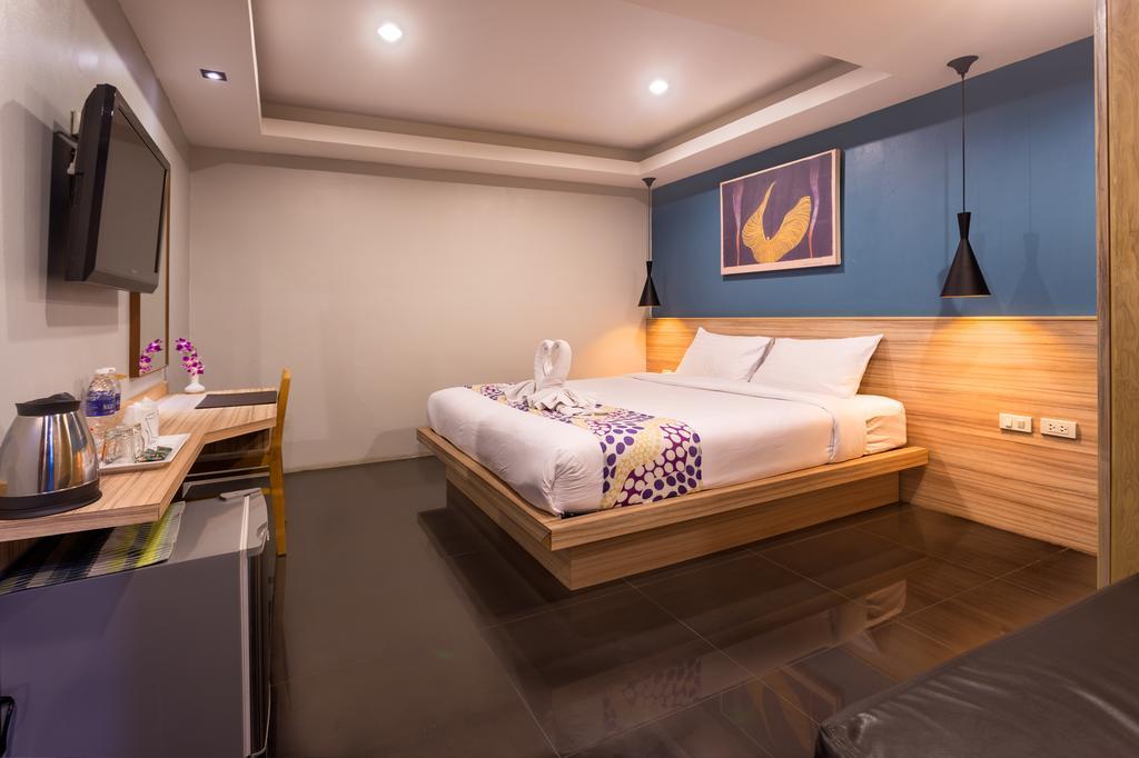 Memory Patong - Sha Certified Hotel Exterior photo