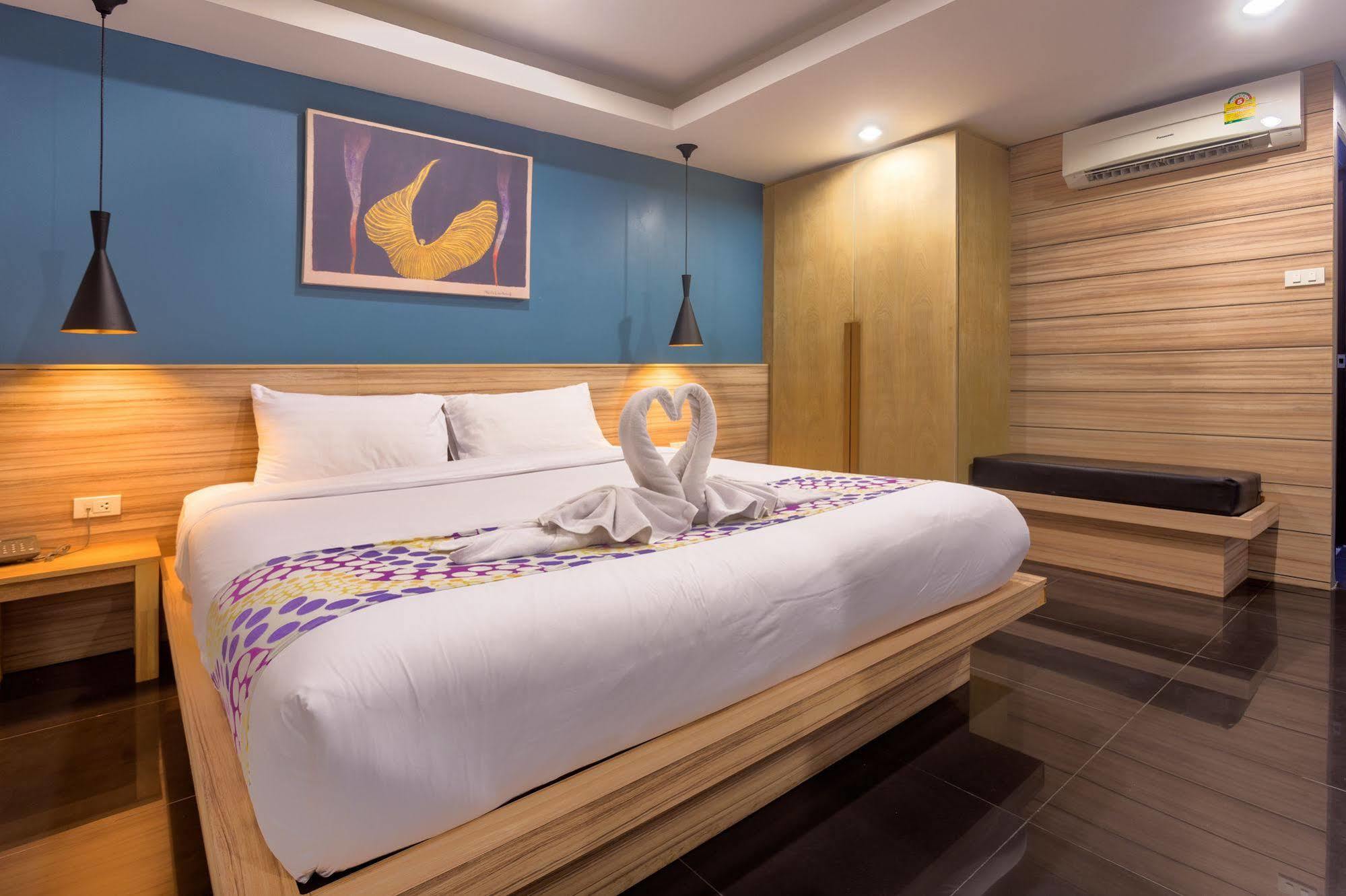 Memory Patong - Sha Certified Hotel Exterior photo
