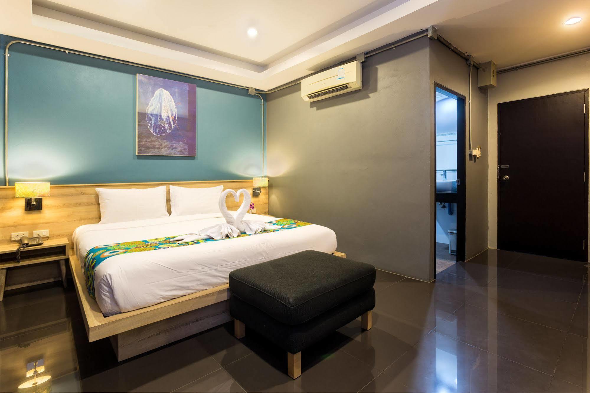 Memory Patong - Sha Certified Hotel Exterior photo