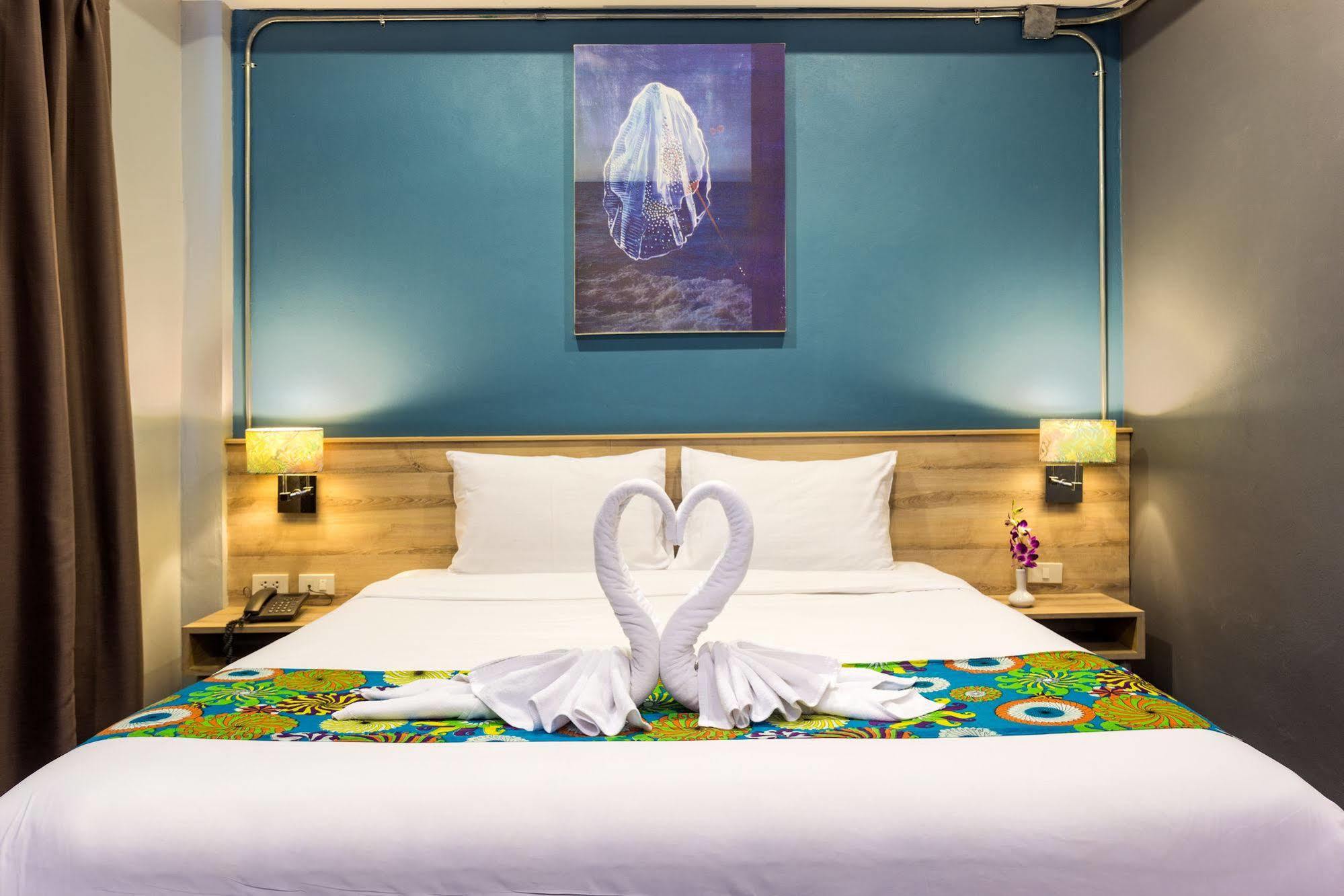 Memory Patong - Sha Certified Hotel Exterior photo