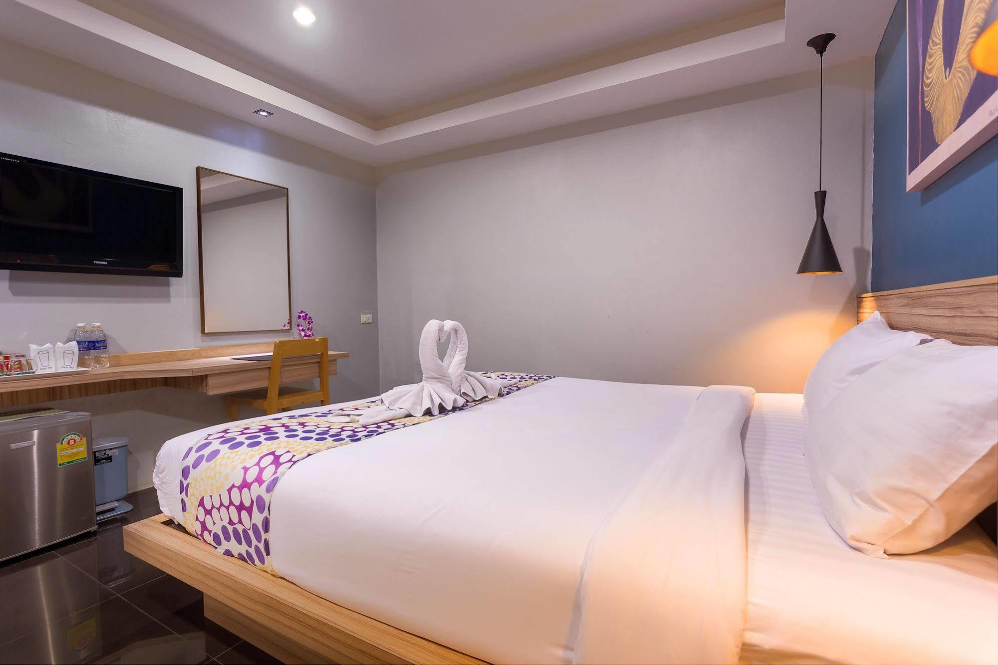 Memory Patong - Sha Certified Hotel Exterior photo