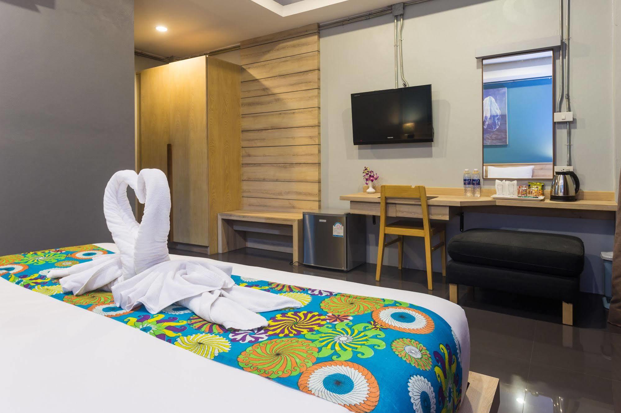 Memory Patong - Sha Certified Hotel Exterior photo