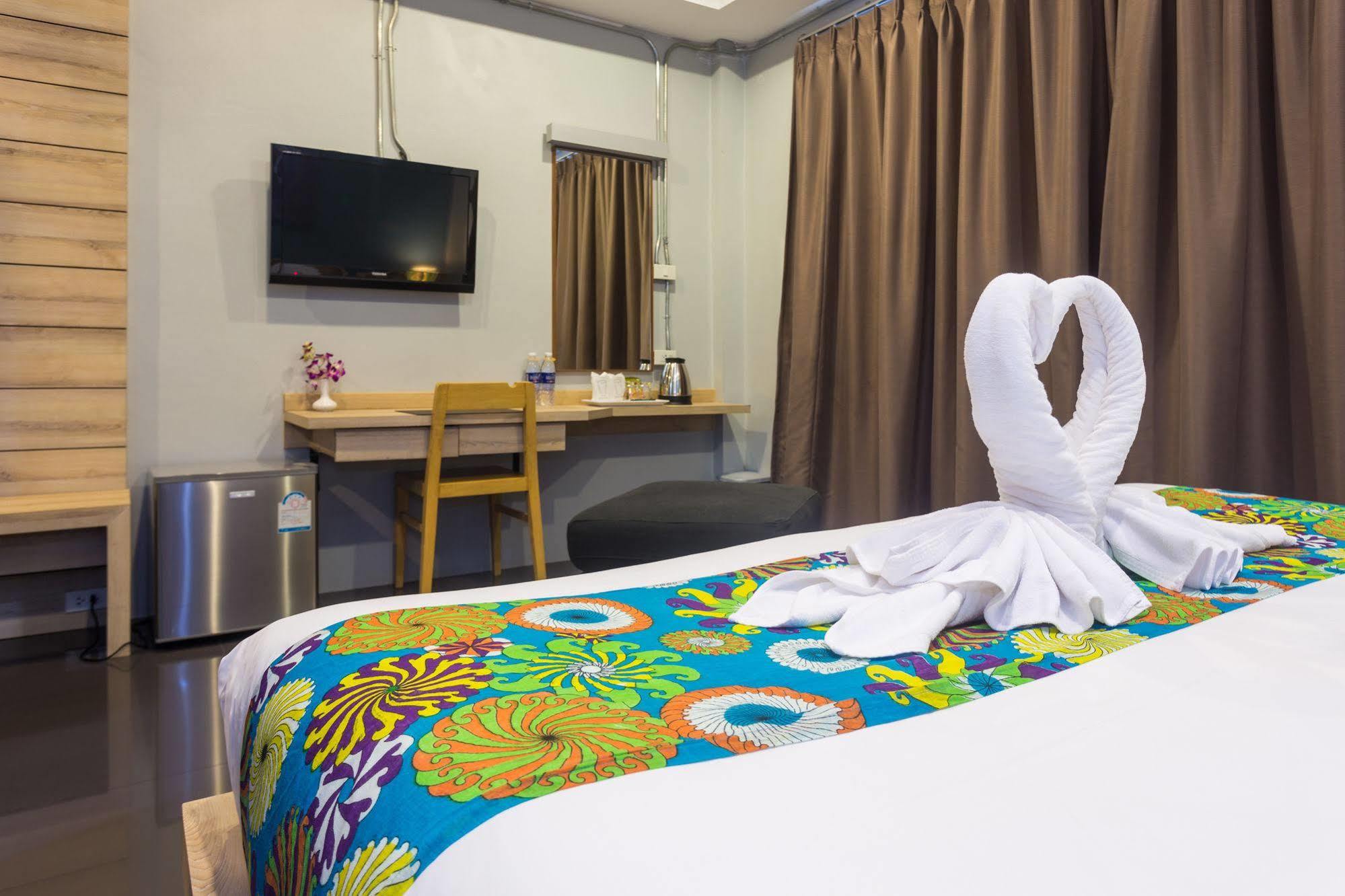 Memory Patong - Sha Certified Hotel Exterior photo