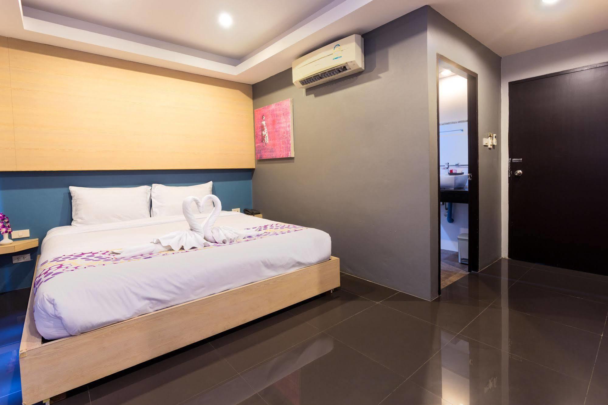 Memory Patong - Sha Certified Hotel Exterior photo