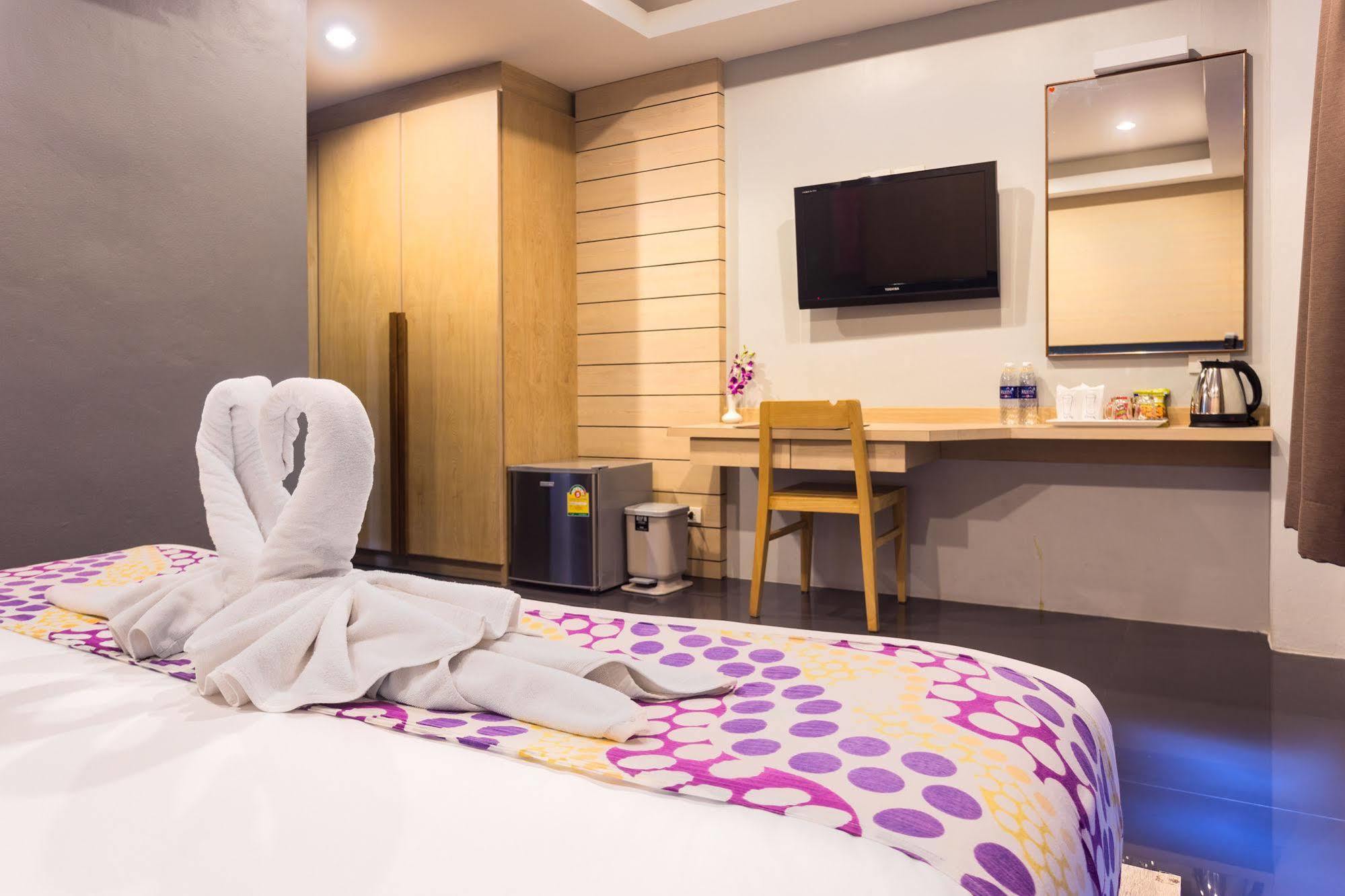 Memory Patong - Sha Certified Hotel Exterior photo